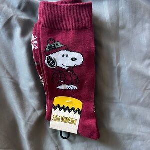 NWT Peanuts Snoopy Red and green Socks